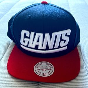 Used NY Giants Throwback Mitchell & Ness snapback hat with Old school colors.